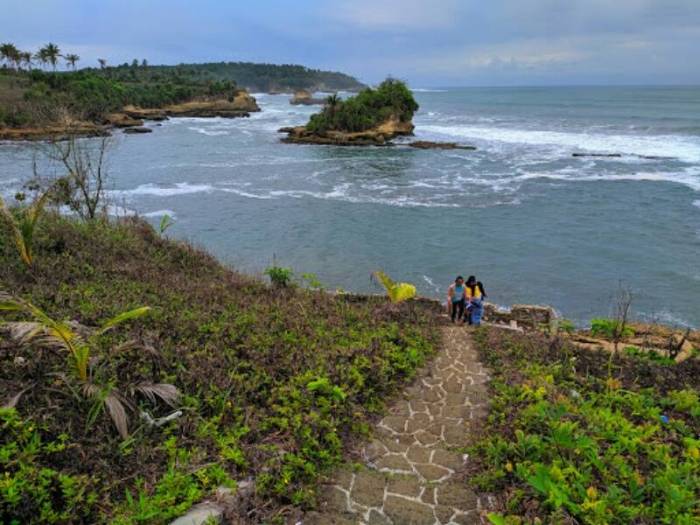 Pantai ujung genteng sukabumi alam simfoni menentramkan tiket rute pantainesia wisata kenjeran ria masuk menuju lokasi tukangpantai traverse tempatwisataunik riau