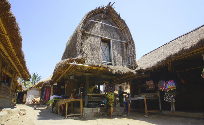Lombok sade sasak village cultural traditional experience tarian dance