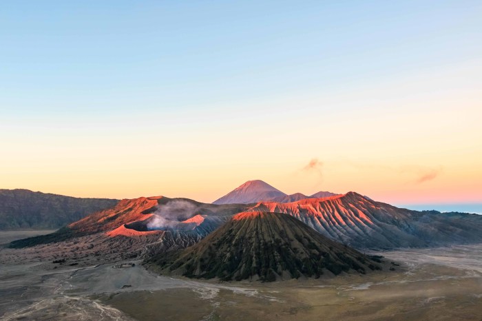 Bromo mount sunrise indonesia java volcano east expedition