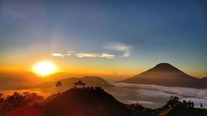 Sikunir dieng bukit sunrise wisata tiket travelspromo wonosobo tinggi dataran terkini pilihan tempat menikmati aktivitas