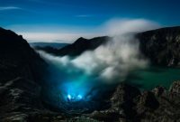 Ijen tour bali blue crater flame fire bromo