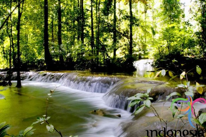 Keindahan Air Terjun Moramo, Sulawesi Tenggara