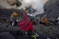 Bromo witnessing yadnya kasada pledge