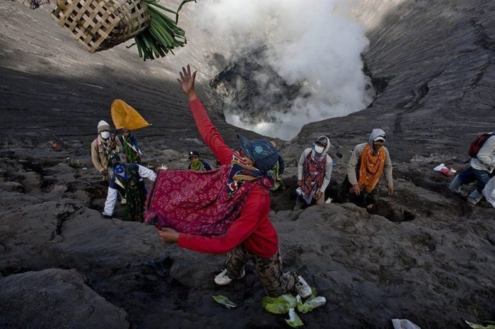 Bromo witnessing yadnya kasada pledge