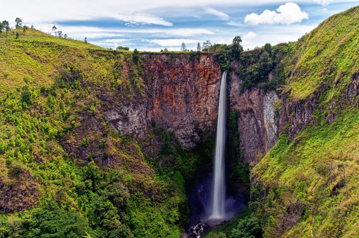 Sumatra piso waterfall sipiso
